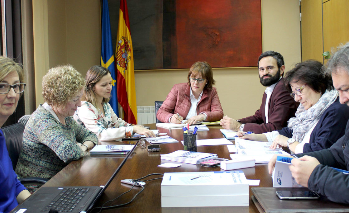 El Gobierno de Asturias organiza una jornada de trabajo con el director de la Red Europea de Servicios Sociales