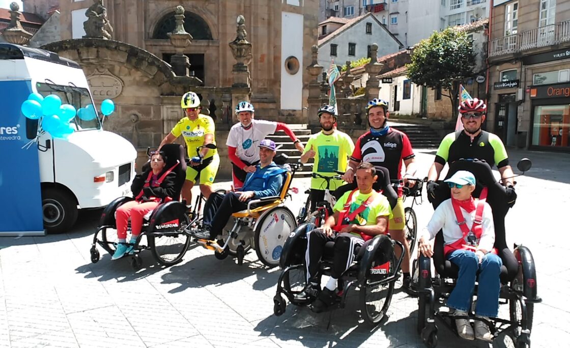Usuarios del Centro para Personas con Discapacidad Física DomusVi Bóveda participan en Discamino
