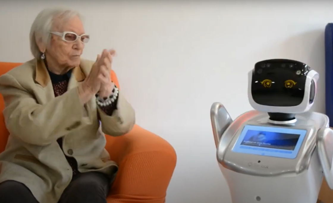 Nace Sanbot, el robot que vela por la salud de los mayores y  los entretiene