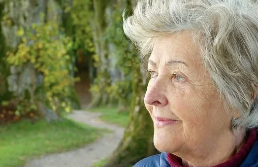 Santander implanta un servicio de monitorización en el domicilio para personas mayores
