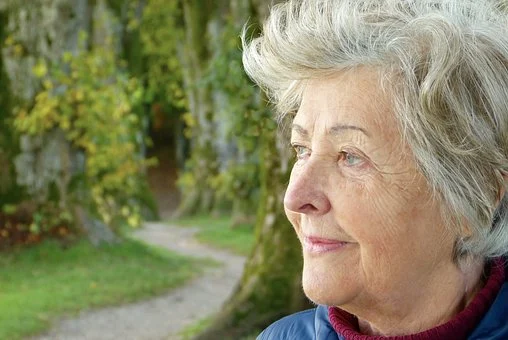 Santander implanta un servicio de monitorización en el domicilio para personas mayores