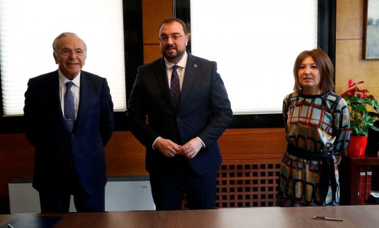 Barbón renueva el acuerdo marco con Fundación La Caixa, que este año destina 4 millones a acción social en Asturias