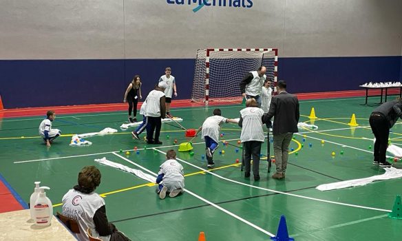 Alumnos de primaria y personas mayores comparten una jornada de deporte intergeneracional e inclusivo en Bilbao