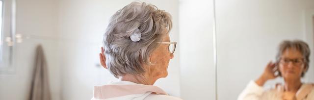 El 52% de los mayores de 65 años percibe que tiene pérdida auditiva, pese a que más del 45% no se ha revisado nunca su audición