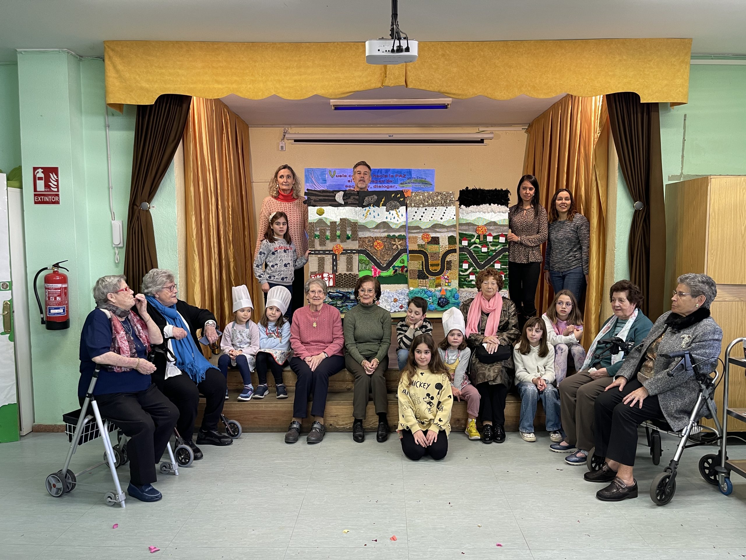 Los residentes del  Hospital Gijón y el colegio Atalía comparten proyecto intergeneracional