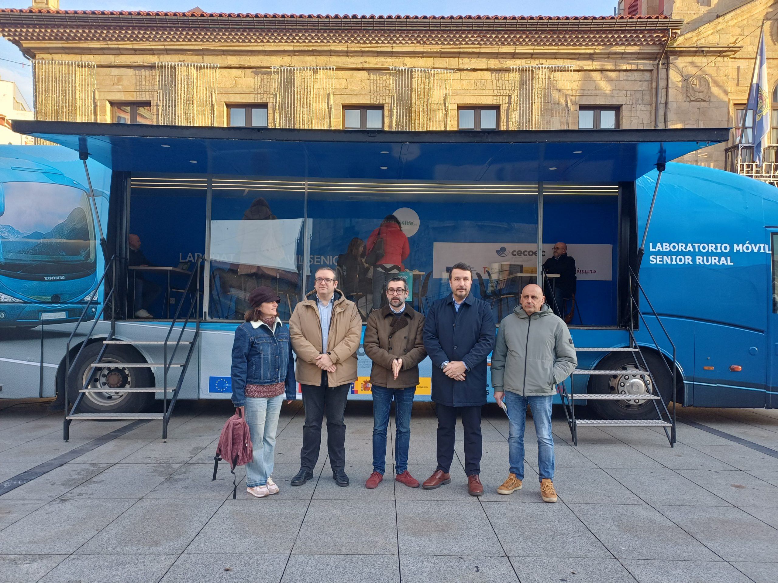 CECOEC lanza un autobús itinerante para llevar soluciones tecnológicas y servicios especializados a empresas y entidades que presten servicios a las personas mayores