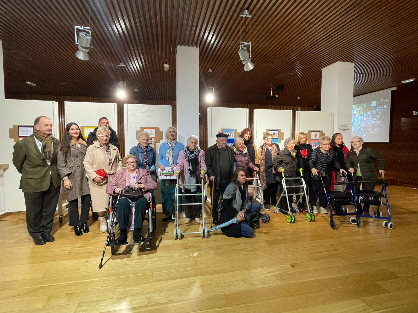 Las residentes de la residencia Spa de Felechosa – Montepío de la Minería transforman sus vivencias en arte en una exposición en Moreda