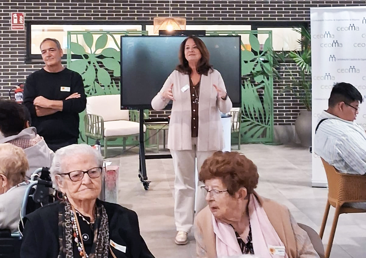 CEOMA reúne a profesionales, residentes y alumnos en la ‘Jornada Girasol’ para acercar actividades terapéuticas en la naturaleza a los mayores